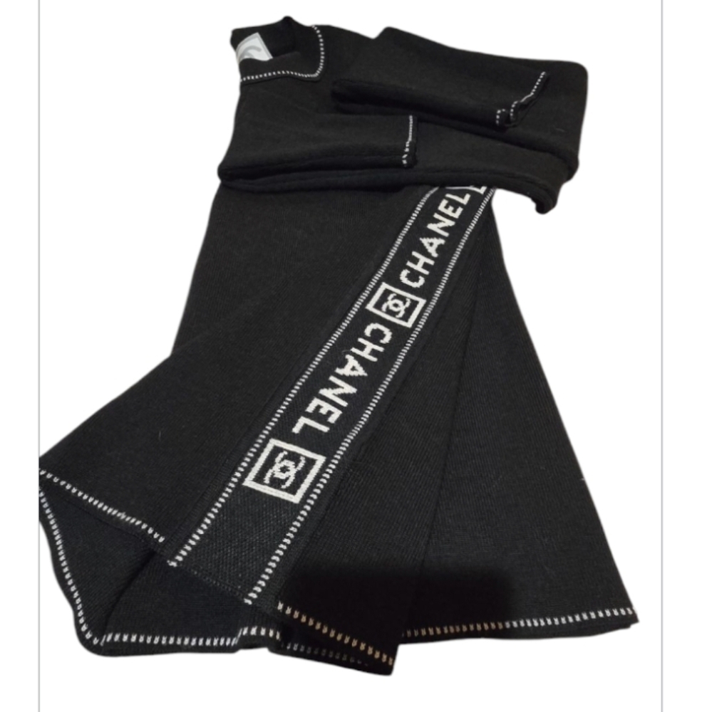 CHANEL Black Sweater